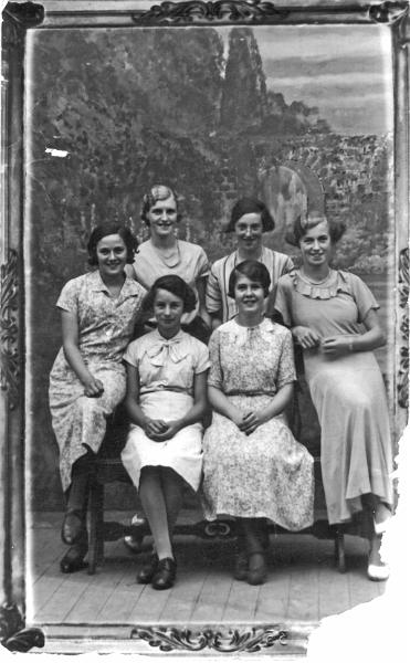 Methodist Choir Outing - 1935.JPG - Methodist Church Choir outing to Blackpool - Sept 7th 1935.  Margaret Hogarth, Agnes Thwaite, Nancy Kayley, Mary Kettlewell  Frances Leeming, Violet Loveridge.
